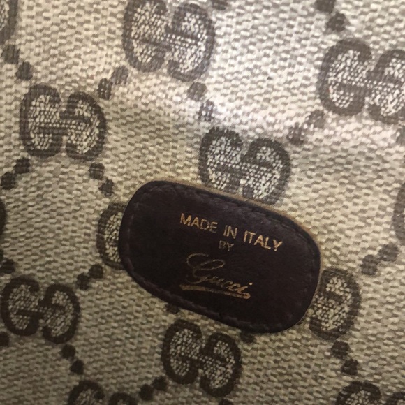 SOLD-Vintage Gucci cross body - Picture 9 of 12